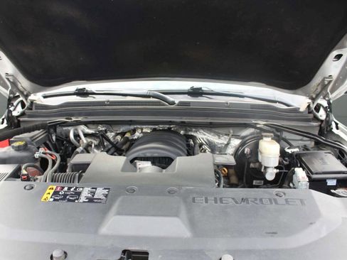 Used 2017 Chevrolet Suburban LT image 9