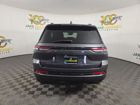 Used 2023 Jeep Grand Cherokee Altitude AWD/4WD image 7