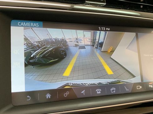 Used 2019 Jaguar F-PACE Premium image 19