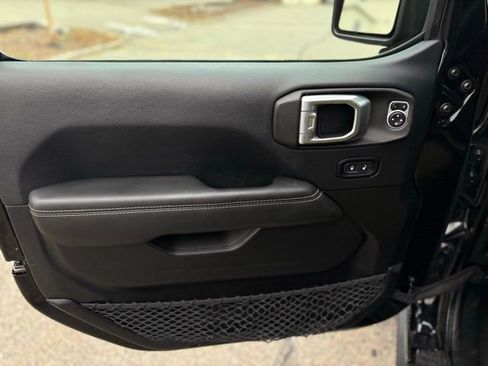 Used 2019 Jeep Wrangler Unlimited Rubicon w/ Dual Top Group image 17