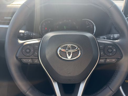 Used 2023 Toyota RAV4 XLE Premium image 20