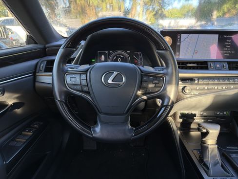 Used 2019 Lexus ES 300h w/ Premium Package FWD image 33
