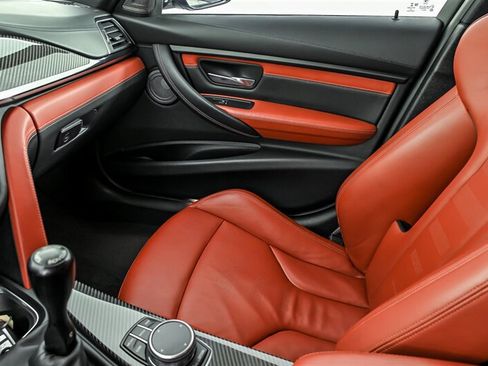 Used 2018 BMW M3 RWD image 32
