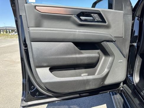 New 2026 GMC Yukon XL Denali w/ Denali Reserve Package image 18