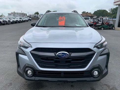 Used 2023 Subaru Outback Premium AWD/4WD image 2