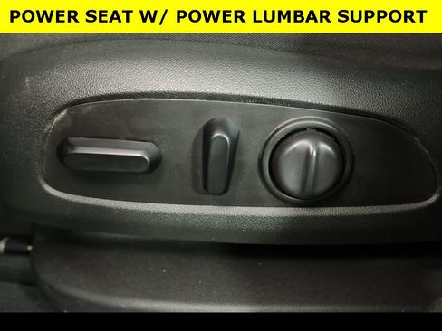 Used 2020 Chevrolet Equinox LT w/ Driver Convenience Package image 7