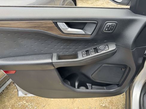Used 2020 Ford Escape Titanium AWD/4WD image 13
