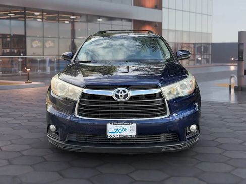 Used 2015 Toyota Highlander Plus FWD image 2