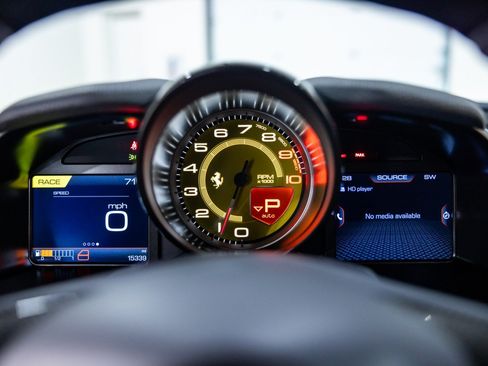 Used 2019 Ferrari 812 Superfast RWD image 39