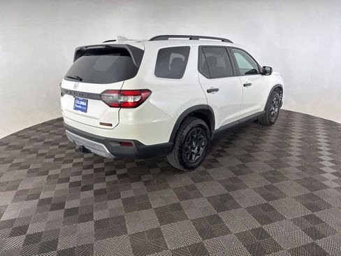 Used 2025 Honda Pilot TrailSport image 5