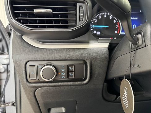 Used 2023 Ford Explorer XLT AWD/4WD image 19