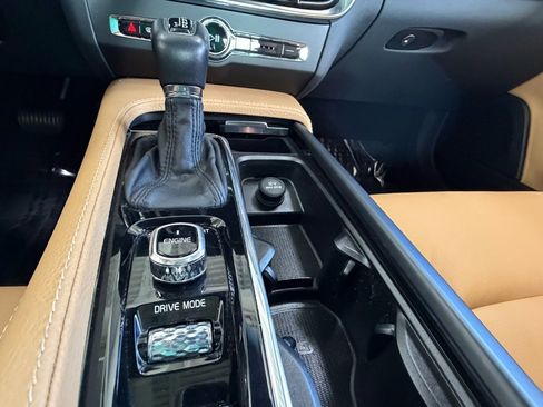 Used 2017 Volvo S90 T6 Momentum w/ Vision Package AWD/4WD image 16
