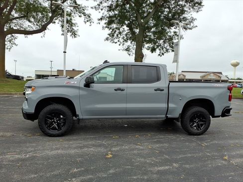 Used 2024 Chevrolet Silverado 1500 LT Trail Boss w/ Convenience Package II AWD/4WD image 4