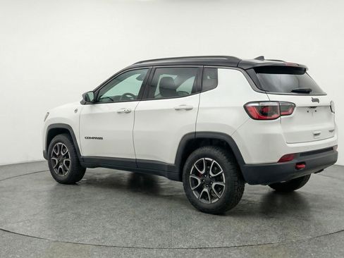 Used 2025 Jeep Compass Trailhawk image 6