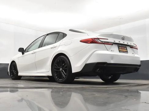 Used 2025 Toyota Camry SE FWD image 12