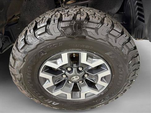 Used 2017 Toyota Tacoma TRD Off-Road AWD/4WD image 13