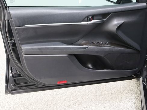 Used 2023 Toyota Camry SE FWD image 12