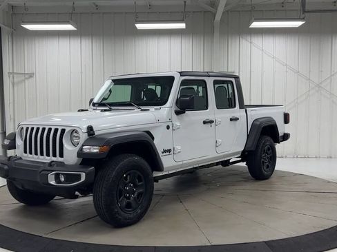 Used 2023 Jeep Gladiator Sport AWD/4WD image 4