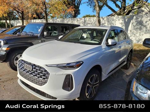 Used 2025 Audi Q5 Premium w/ Convenience Package image 4