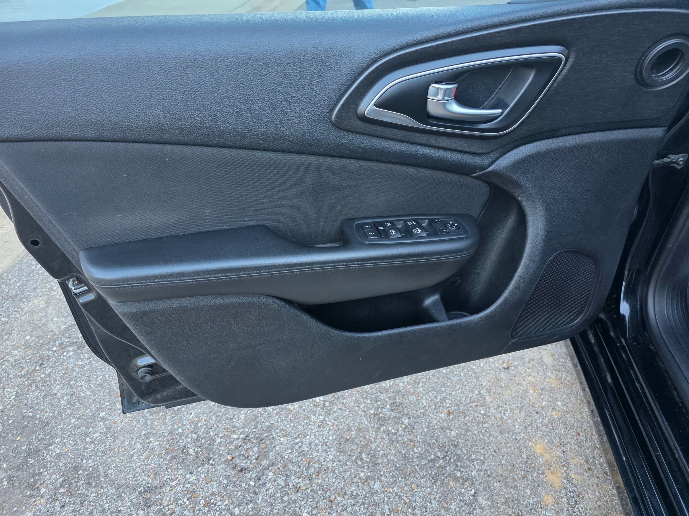 Used 2016 Chrysler 200 Limited FWD image 12