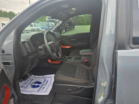 Used 2025 Nissan Frontier PRO-4X w/ Pro Convenience Package AWD/4WD image 7