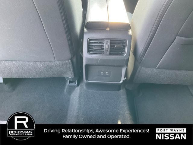 Used 2023 Nissan Rogue SV AWD/4WD image 29