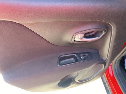 Used 2020 Jeep Renegade Sport image 12