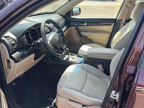 Used 2013 Kia Sorento LX image 7