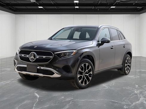 Used 2025 Mercedes-Benz GLC 350e 4MATIC w/ Driver Assistance Package image 4