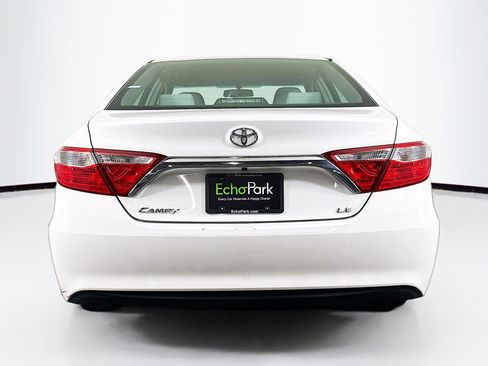 Used 2017 Toyota Camry LE image 7