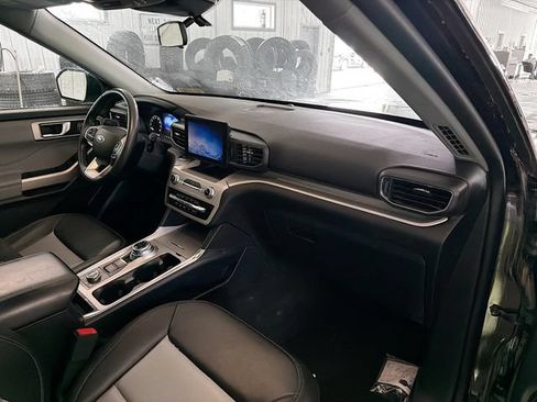 Used 2023 Ford Explorer XLT w/ XLT Sport Appearance Package AWD/4WD image 12