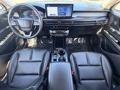 Used 2023 Lincoln Corsair AWD image 25