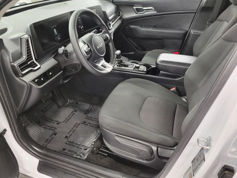 Used 2025 Kia Sportage LX image 9