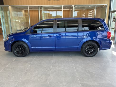 Used 2020 Dodge Grand Caravan SXT w/ Driver Convenience Group FWD image 6