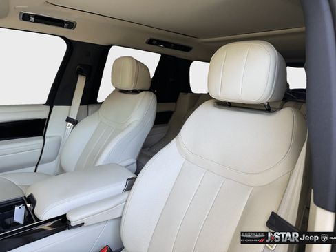 Used 2025 Land Rover Range Rover SE AWD/4WD image 11