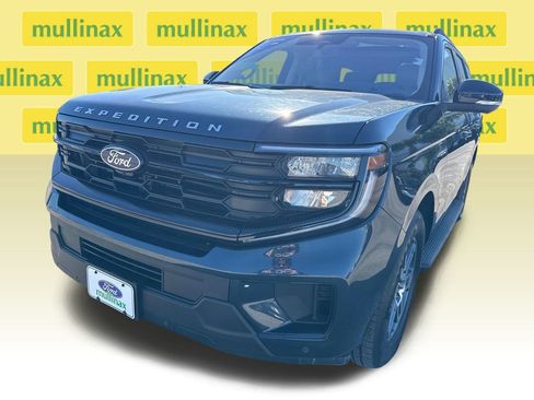 Certified 2025 Ford Expedition Active image 12