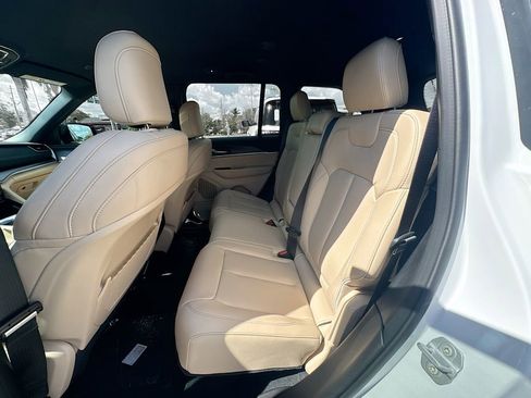 Used 2025 Jeep Grand Cherokee Limited image 26