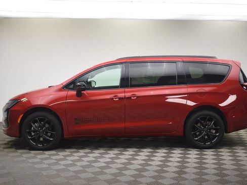 New 2027 Chrysler Pacifica Select AWD/4WD image 13