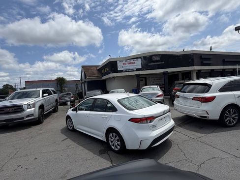 Used 2021 Toyota Corolla LE FWD image 17