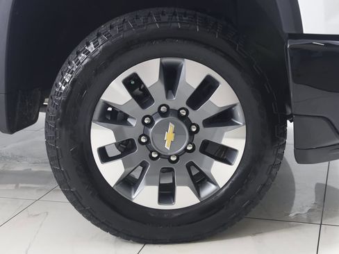 Used 2024 Chevrolet Silverado 2500 Custom w/ Custom Convenience Package image 12