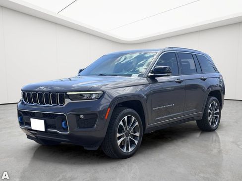 Certified 2024 Jeep Grand Cherokee Overland w/ Luxury Tech Group IV AWD/4WD image 2