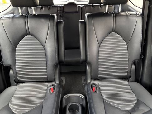 Used 2025 Toyota Highlander XSE AWD/4WD image 36