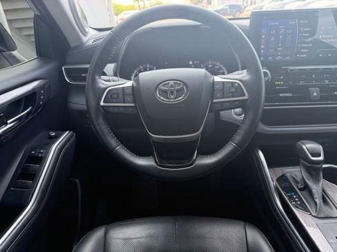 Used 2022 Toyota Highlander Platinum image 29