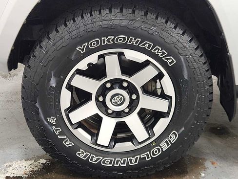 Certified 2021 Toyota 4Runner TRD Off-Road Premium w/ Moonroof Package AWD/4WD image 10