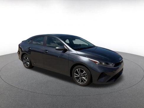 Used 2024 Kia Forte LXS FWD image 2