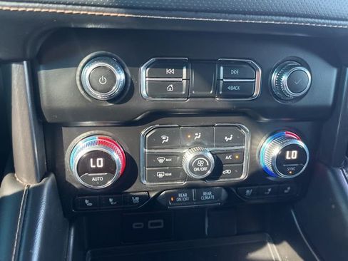 Used 2024 GMC Yukon AT4 w/ Technology Package AWD/4WD image 15