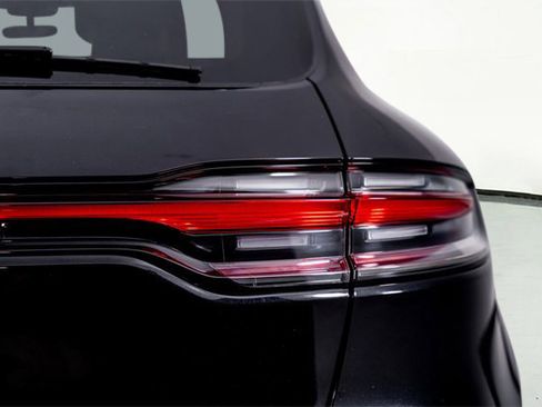 Used 2022 Porsche Macan S w/ Premium Package Plus image 14