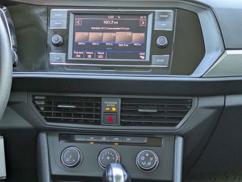 Used 2019 Volkswagen Jetta S image 17