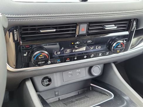 Certified 2025 Nissan Rogue SL w/ SL Premium Package FWD image 31
