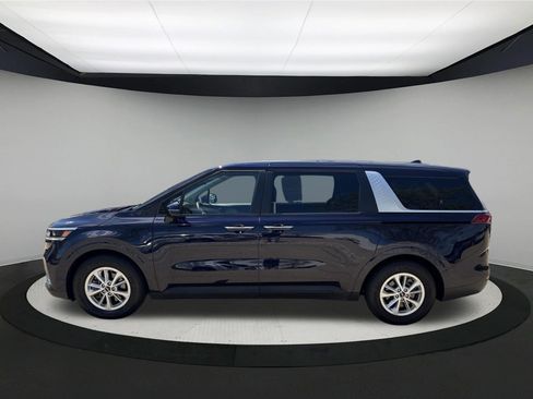 Used 2024 Kia Carnival LX FWD image 4